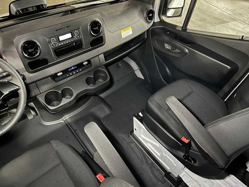 Used 2025 Mercedes-Benz Sprinter 2500 image 34