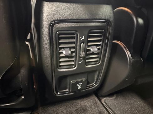 Used 2018 Jeep Grand Cherokee Laredo AWD/4WD image 20