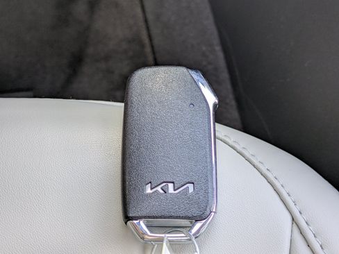 Certified 2023 Kia Niro EX FWD image 28