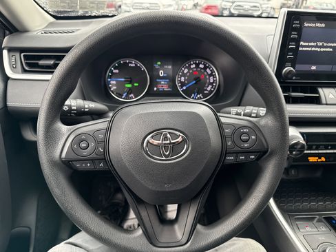 Used 2021 Toyota RAV4 XLE image 17