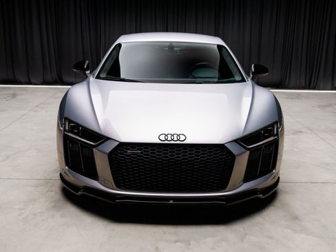 Used 2018 Audi R8 V10 w/ Premium Package image 16