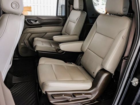 Used 2021 Chevrolet Suburban Z71 w/ Z71 Off-Road Package AWD/4WD image 39