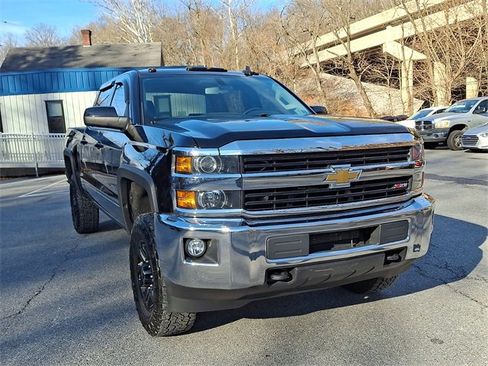 Used 2015 Chevrolet Silverado 2500 LT w/ LT Convenience Package image 3