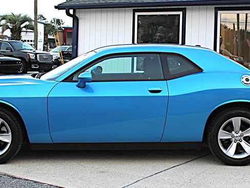 Used 2023 Dodge Challenger SXT RWD image 2
