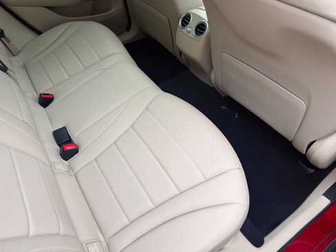 Used 2019 Mercedes-Benz GLC 300 4MATIC image 25