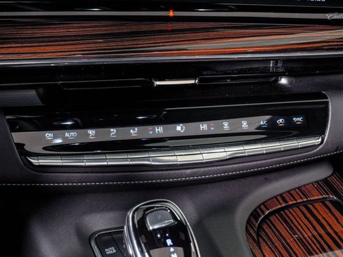 Used 2024 Cadillac Escalade Premium Luxury w/ Performance Package image 31