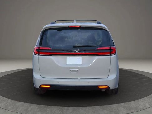 Used 2021 Chrysler Pacifica Touring w/ S Appearance Package image 42