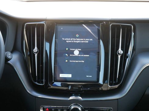 New 2025 Volvo XC60 B5 Core w/ Climate Package image 8