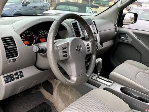 Used 2018 Nissan Frontier SV image 14