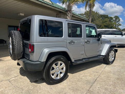 Used 2017 Jeep Wrangler Unlimited Sahara w/ Connectivity Group image 5