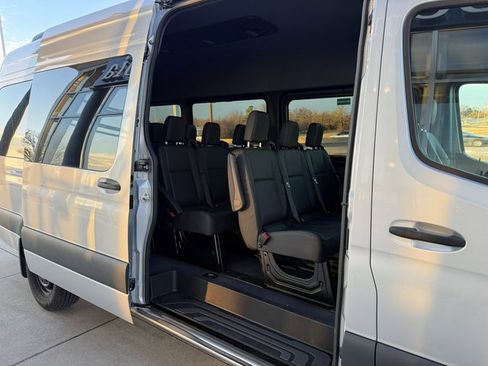 Used 2024 Mercedes-Benz Sprinter 2500 image 20