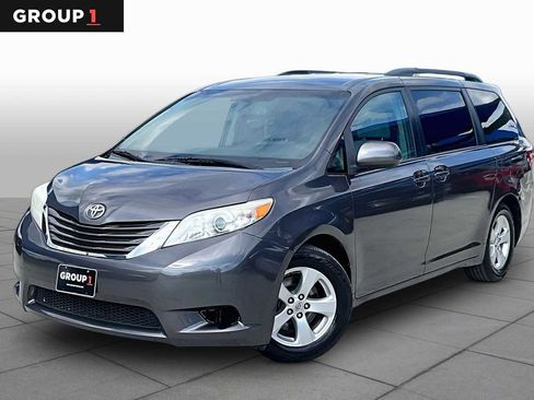 Used 2015 Toyota Sienna LE FWD image 1