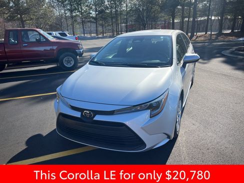 Used 2025 Toyota Corolla LE image 9
