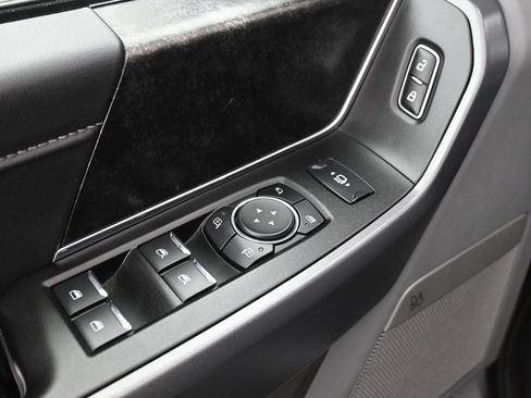 Used 2023 Ford F250 XLT w/ Black Appearance Package image 9