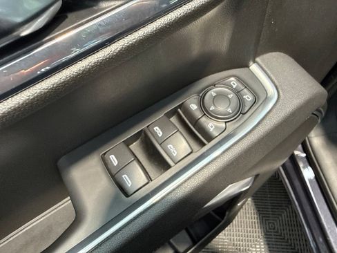 Used 2025 GMC Sierra 1500 SLT AWD/4WD image 15