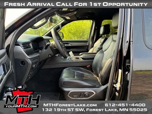Used 2024 Jeep Wagoneer L Series III w/ Flexible Seating Group AWD/4WD image 9
