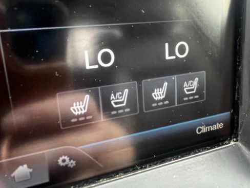 Used 2014 Ford F150 Platinum image 32