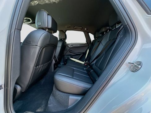 Certified 2025 Porsche Macan S AWD/4WD image 24