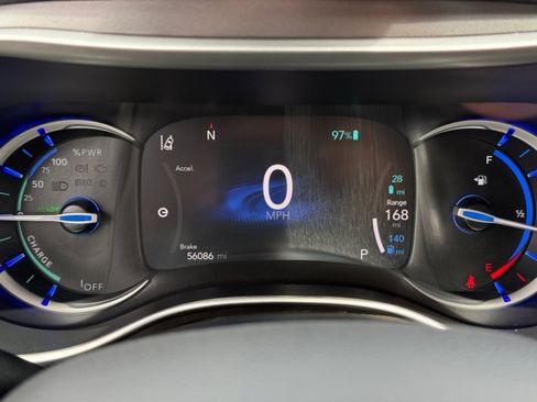 Used 2023 Chrysler Pacifica Touring-L FWD image 22