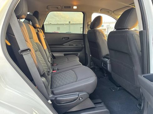 Used 2024 Nissan Pathfinder SV AWD/4WD image 13