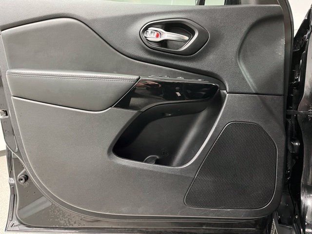 Used 2021 Jeep Cherokee Latitude Plus FWD image 20