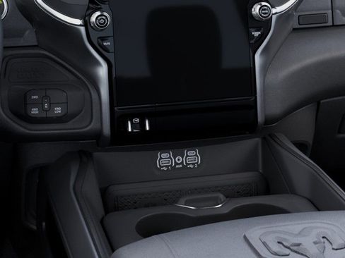 New 2026 RAM 3500 Laramie AWD/4WD image 32