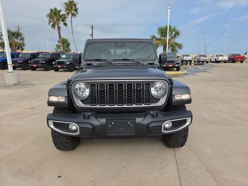 Used 2025 Jeep Gladiator Sport AWD/4WD image 14