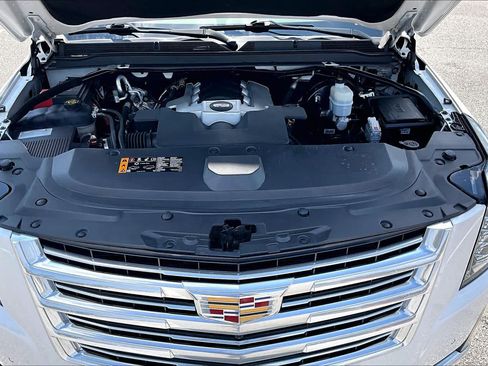 Used 2020 Cadillac Escalade Platinum AWD/4WD image 32