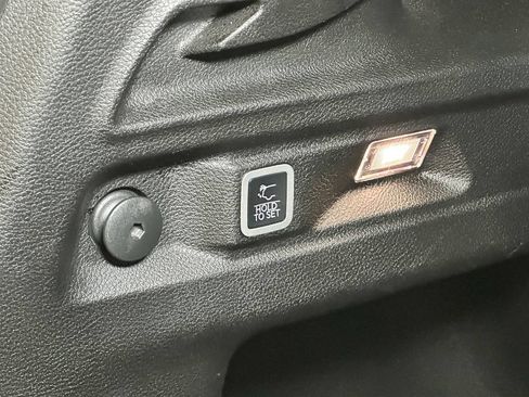 Used 2024 Jeep Grand Cherokee L Altitude AWD/4WD image 19