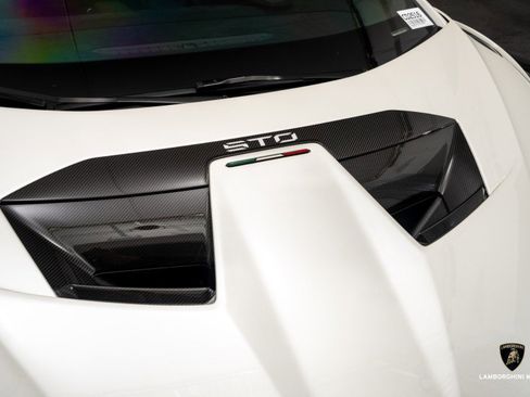 Used 2023 Lamborghini Huracan STO image 6
