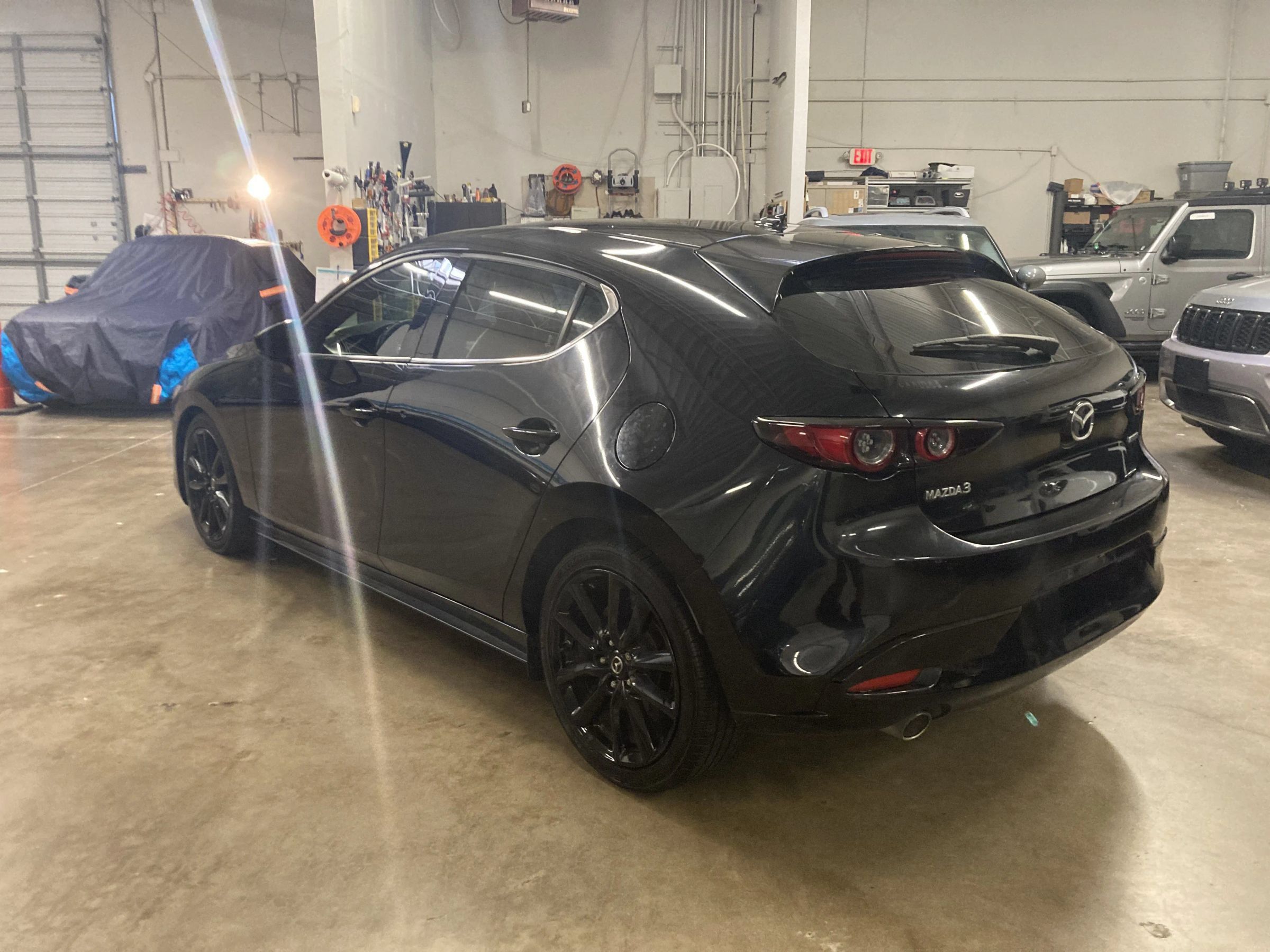 Used 2019 MAZDA MAZDA3 Hatchback w/ Premium Package FWD image 4