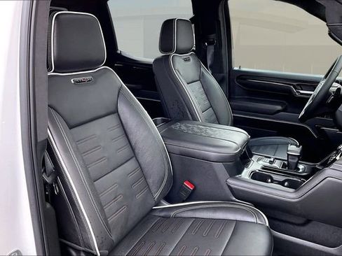 Used 2025 GMC Sierra 1500 AT4X image 7