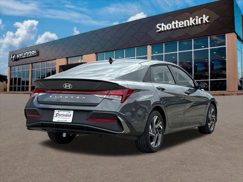Certified 2025 Hyundai Elantra Sport image 6
