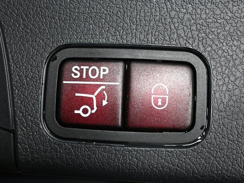 Certified 2025 Mercedes-Benz GLB 250 image 30