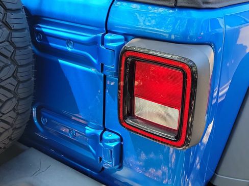 Used 2022 Jeep Wrangler Unlimited Sport AWD/4WD image 19