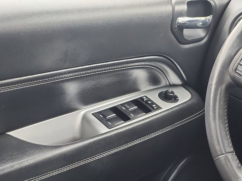 Used 2014 Jeep Compass Latitude w/ Sun/Sound Group image 12