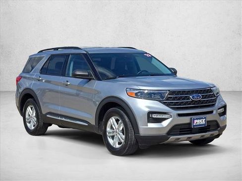 Used 2023 Ford Explorer XLT w/ Equipment Group 202A AWD/4WD image 3