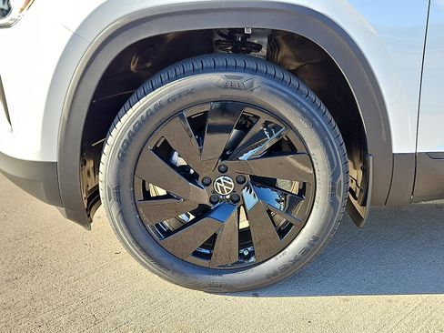 New 2026 Volkswagen Atlas SE image 6