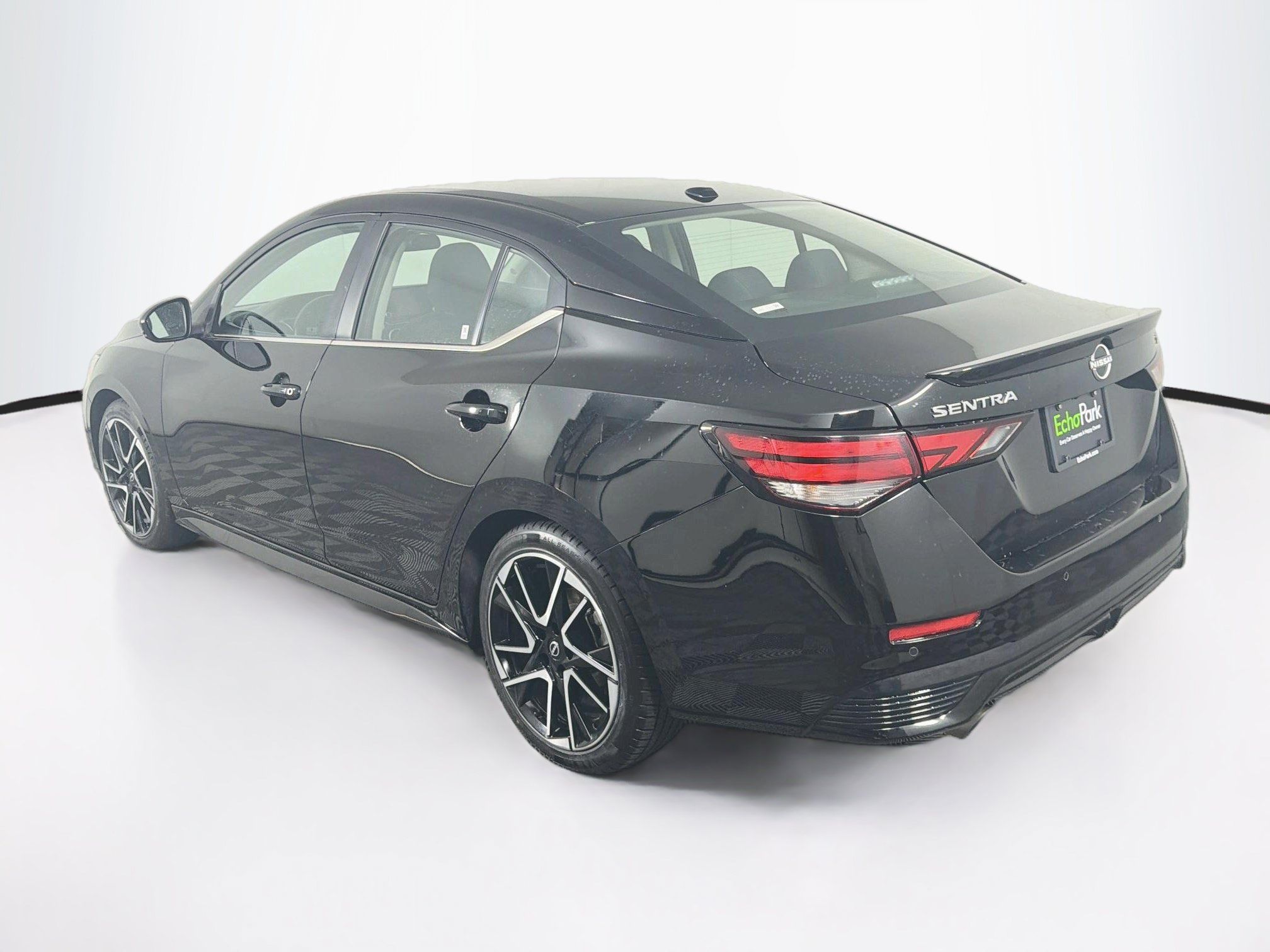Used 2025 Nissan Sentra SR FWD image 5
