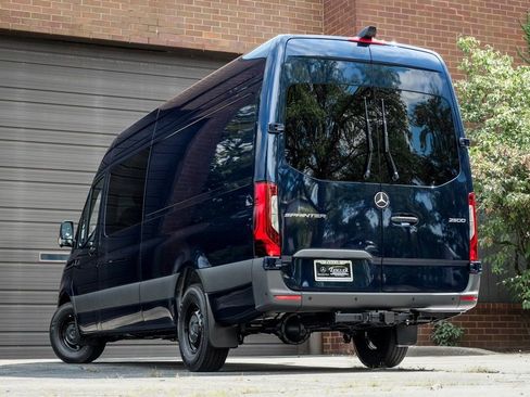 Used 2025 Mercedes-Benz Sprinter 2500 image 2