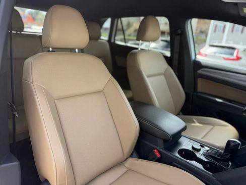 Used 2020 Volkswagen Atlas Cross Sport SE AWD/4WD image 14