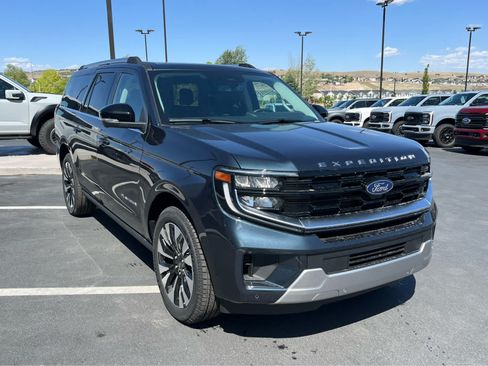 New 2026 Ford Expedition Max Platinum w/ Driver's Package AWD/4WD image 4