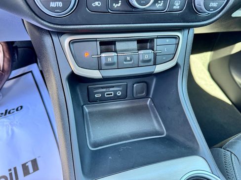 Used 2024 GMC Terrain Denali w/ Denali Premium Package AWD/4WD image 39
