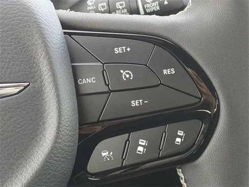 New 2026 Chrysler Pacifica Select w/ S Appearance Package image 31