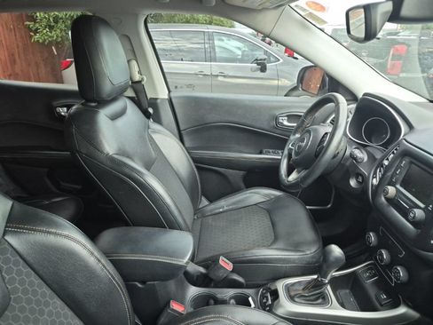 Used 2018 Jeep Compass Latitude FWD image 20