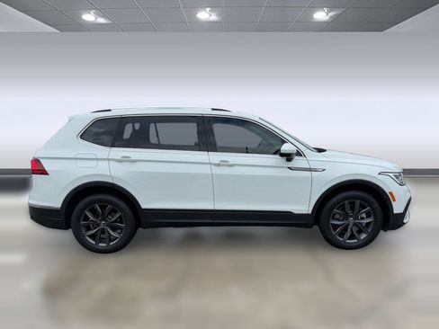 Certified 2022 Volkswagen Tiguan SE w/ Panoramic Sunroof Package FWD image 7