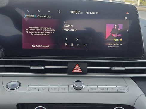 Used 2025 Hyundai Elantra Limited FWD image 17