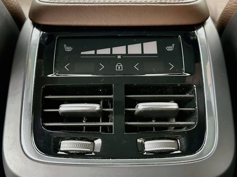 Used 2023 Volvo XC90 B6 Plus AWD/4WD image 28