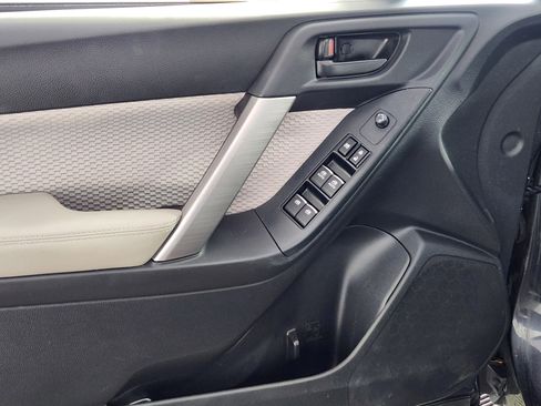 Used 2017 Subaru Forester 2.5i Premium image 16