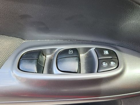 Used 2015 Nissan Juke SV w/ Technology Package image 14